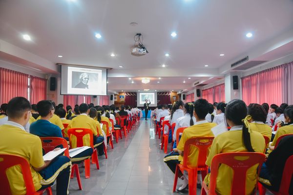 โรงเรียนปรีชานุศาสน์